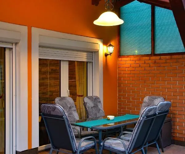 Afrodite Apartmanhaz *